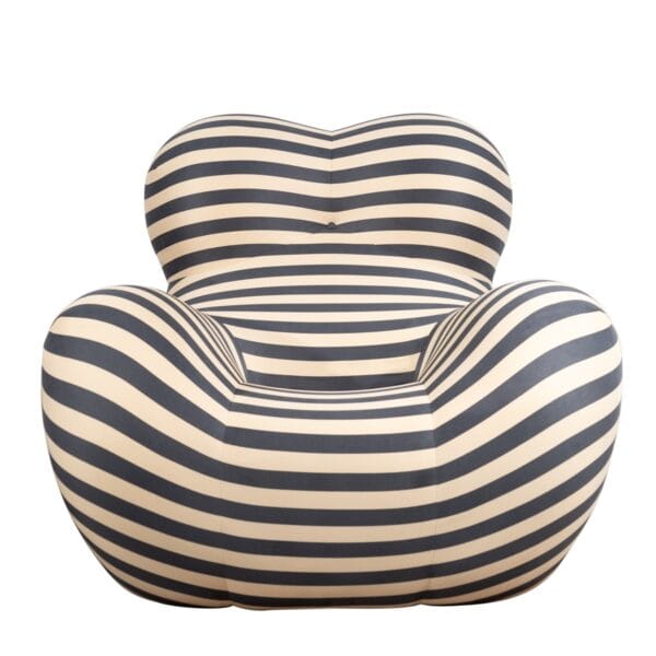 Poltrona UP5 La Mamma Com Puff Listrado Preto e Bege 7 Poltrona UP5 Donna Mamma Femminile Gaetano Pesce Listrada Preta e Bege 2